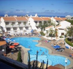 One bedroom apartment with sea view in a popular complex in the south of Tenerife